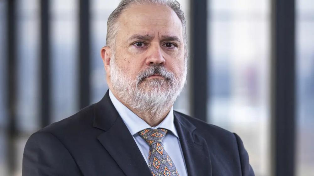 Augusto Aras rebate críticas por não investigar Bolsonaro