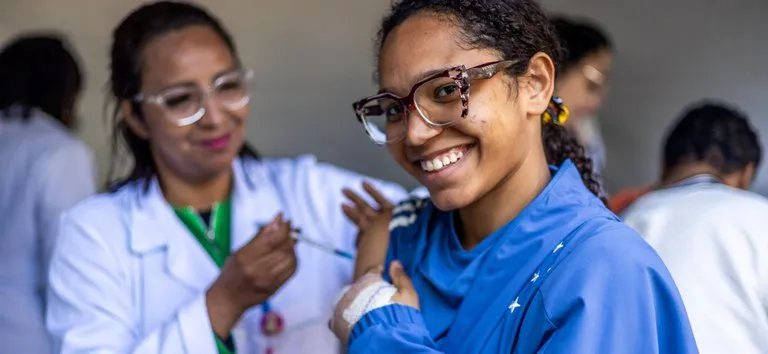 Brasil amplia vacinação contra HPV para adolescentes e jovens até 19 anos