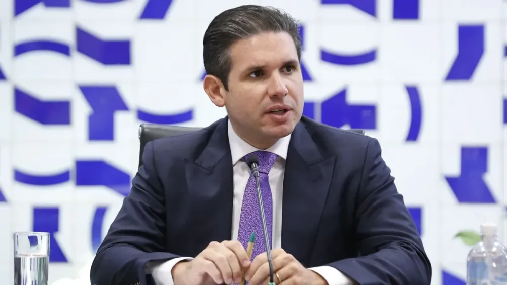 Hugo Motta define urgência para votação da anistia do 8 de janeiro