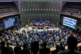 Oposição pressiona Câmara para aprovar urgência de anistia a Bolsonaro e aliados