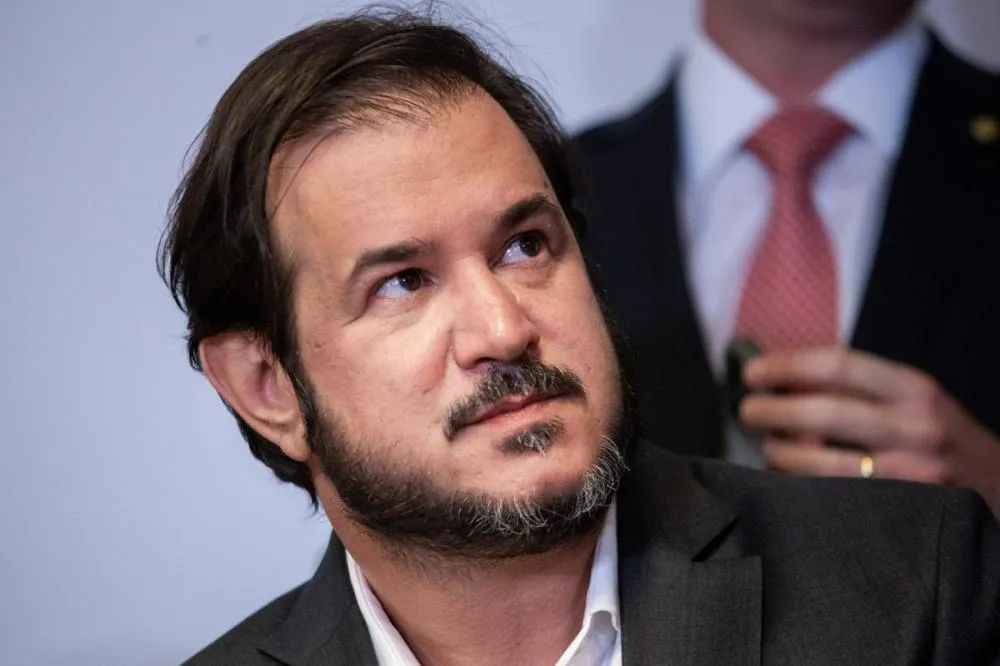 PF investiga ligação de presidente do União Brasil com jatos suspeitos em esquema do PCC