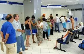 Fila do INSS volta a disparar e acumula 2,63 milhões de pedidos em agosto