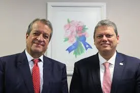 Tarcísio de Freitas pode migrar para o PL e reforçar força política do partido