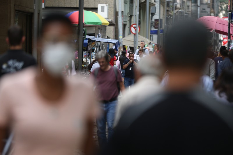 Covid-19: Brasil registra 8 mortes e 4,3 mil casos em 24 horas