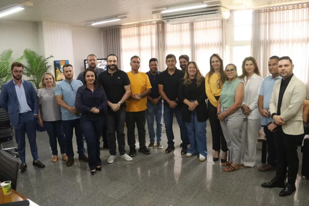 Pressionada por ACP e vereadores, Adriane Lopes recua e revoga decreto sobre professores da Reme