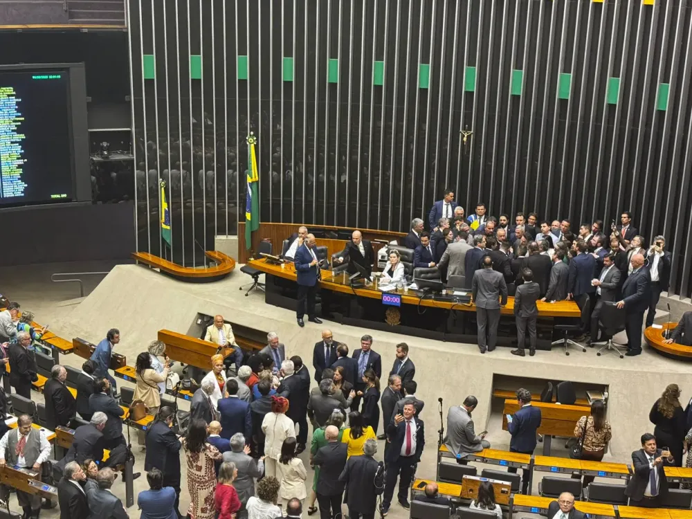 Batalha pela anistia do 8 de janeiro: oposição desafia relator e articula caminho para perdão total