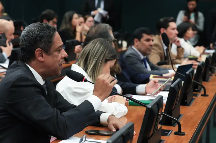 Congresso desafia STF: projeto limita poder da Corte sobre leis e Executivo