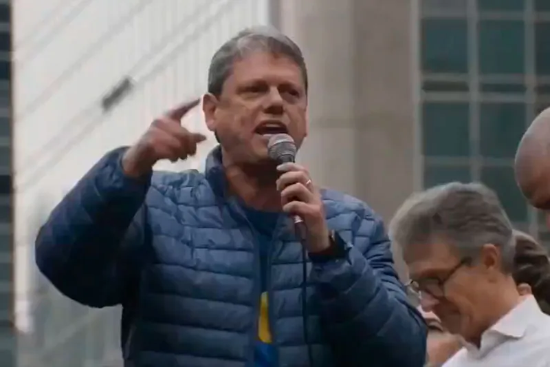 Tarcísio resiste à pressão e adia decisão sobre candidatura à Presidência: “Agora é hora de governar, não de lançar nomes”