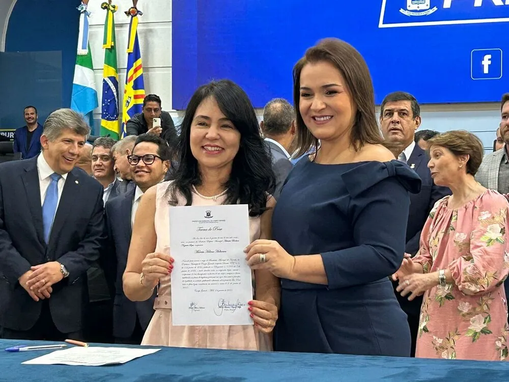 Prefeita Adriane Lopes e marido são acionados na Justiça por R$ 2 bilhões em supostos supersalários e benefícios ilegais