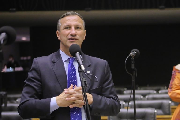 Projeto anula decreto do governo que suspendeu novos registros de CACs