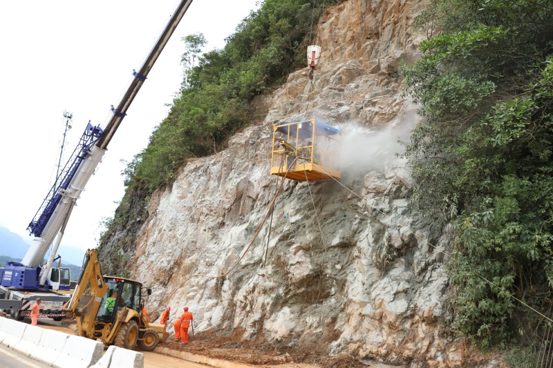 Para melhorar tráfego, BR-277 na Serra do Mar ficará sem guindastes durante o Carnaval