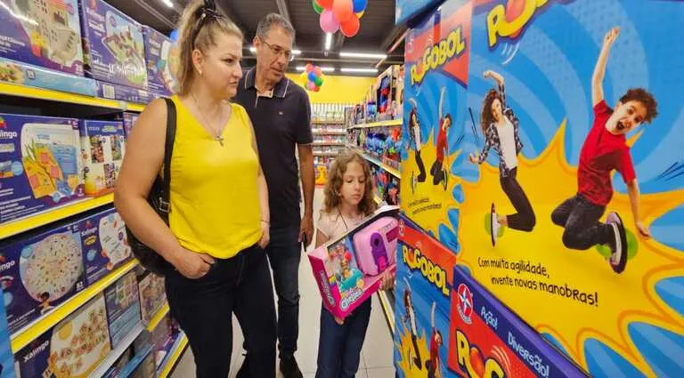 Campo-grandenses enfrentam disparidade de preços de até 100% em brinquedos neste Dia das Crianças