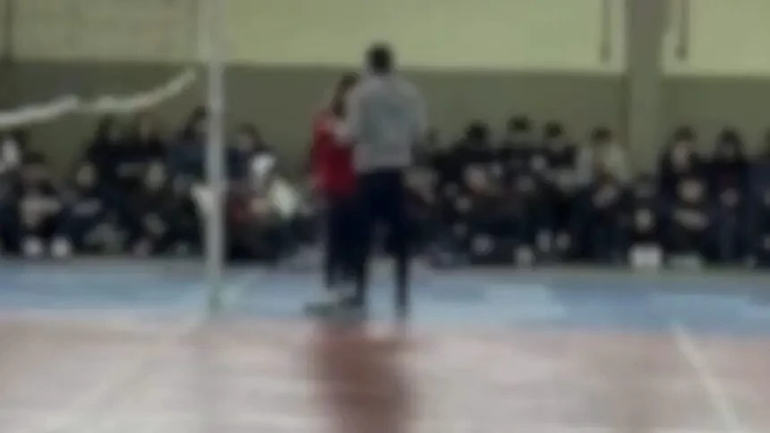 Escola em Curitiba é acusada de perseguição religiosa após proibir alunos de orar durante intervalo