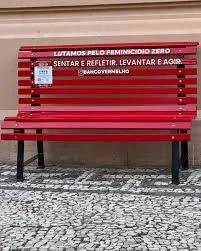 Campo Grande ganha “Banco Vermelho” para alertar sobre feminicídio