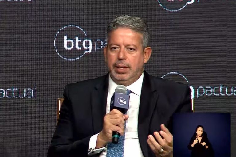 Lira afirma que prioridade é reforma tributária, e não revisão de reformas