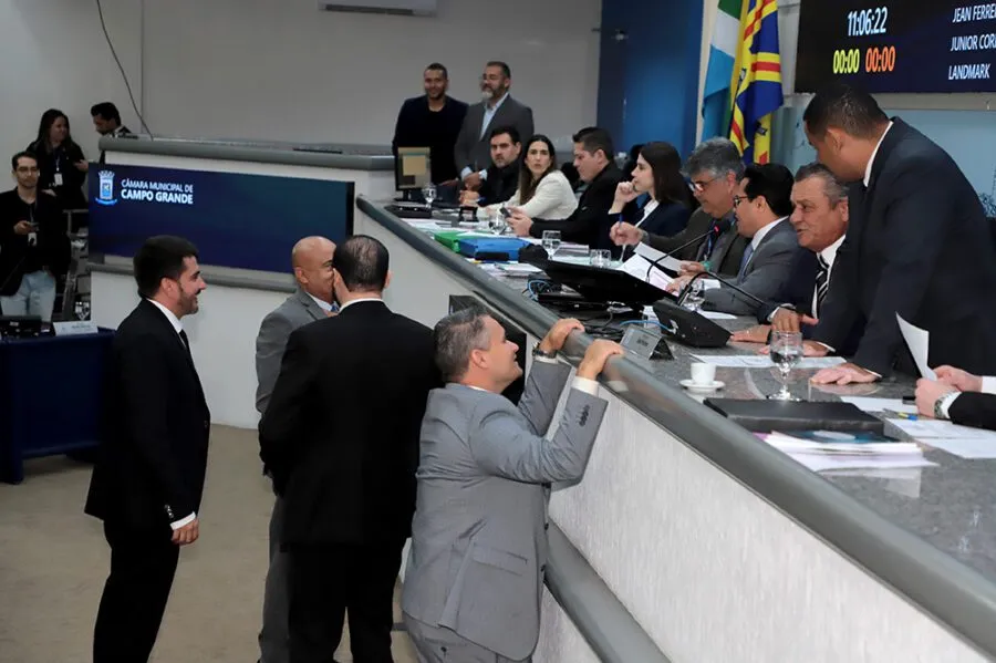Câmara de Campo Grande analisa projetos sobre saúde masculina, esporte nas escolas e transparência salarial
