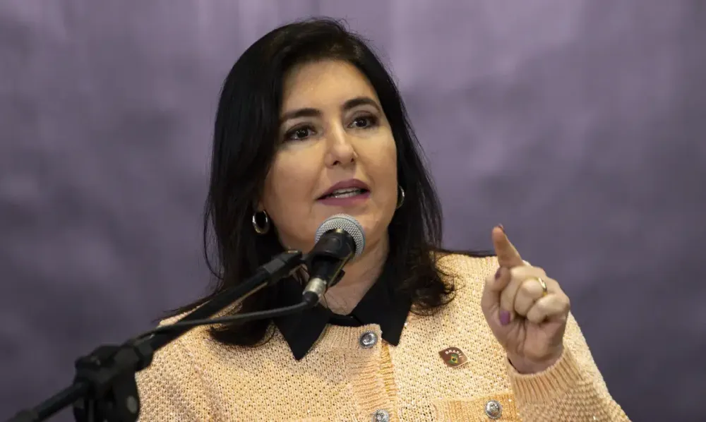 Dividida entre Lula e Riedel, Simone Tebet embaralha o tabuleiro político em Mato Grosso do Sul