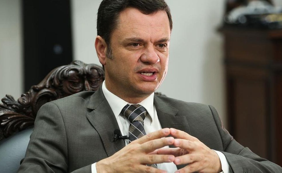 Peritos da PF acessam informações do celular de Anderson Torres