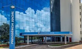 Farra do INSS: associação tentou descontar BPC de idosos e menores usando “se colar, colou”