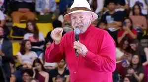 Lula alerta EUA sobre riscos de intervenção na América Latina e reforça posição firme sobre Venezuela