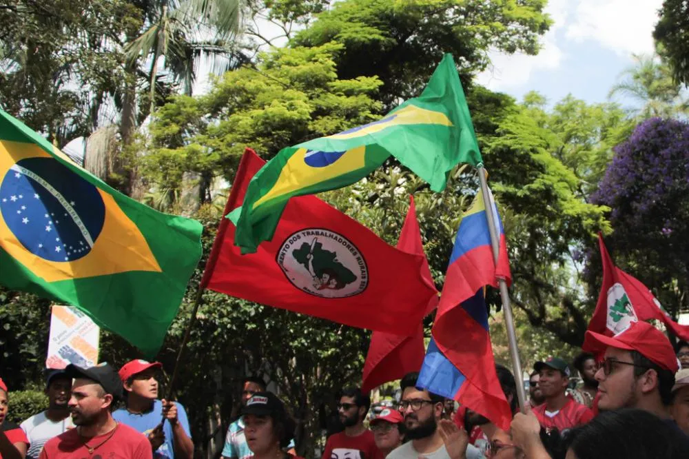 MST ameaça enviar militantes à Venezuela em alerta contra os EUA