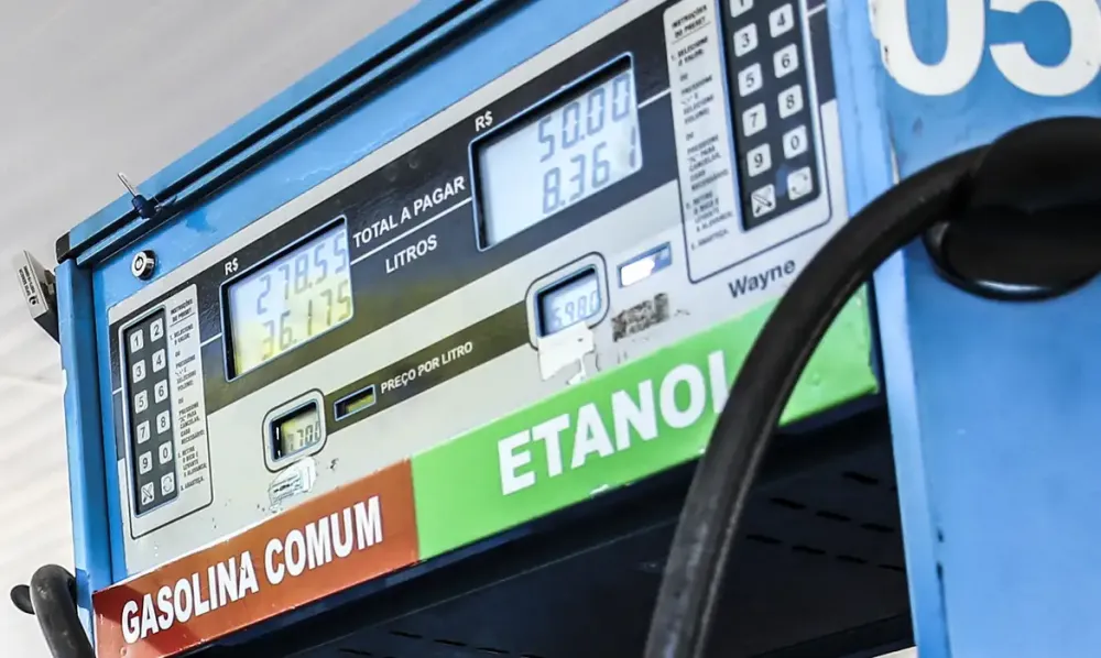 Petrobras anuncia nova redução no preço da gasolina