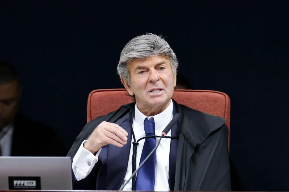 Fux pede devolução de voto e adia publicação do acórdão que condenou Bolsonaro