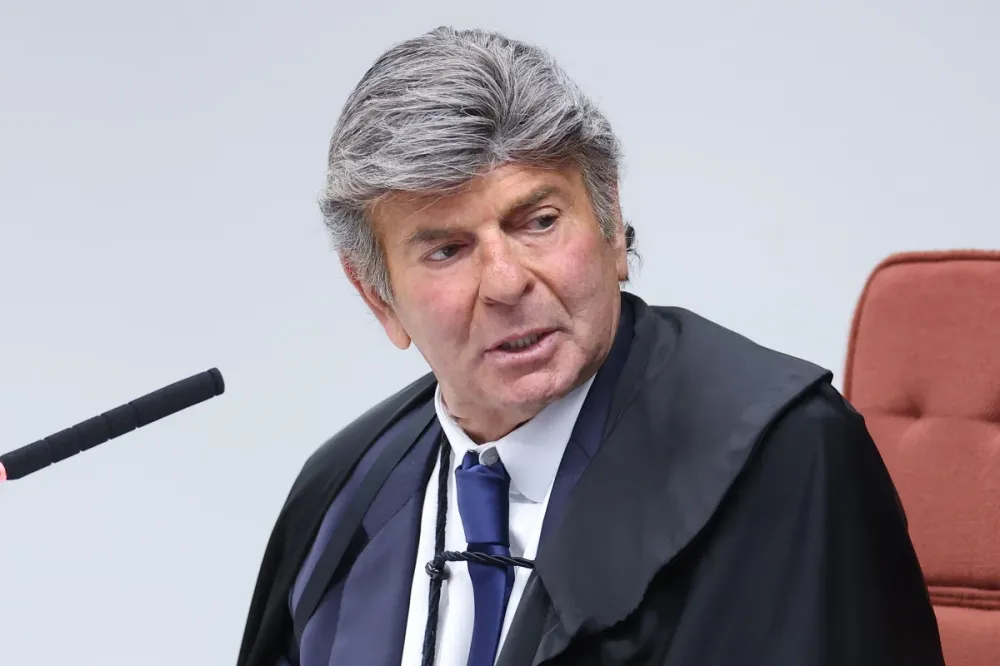 Fux sacode o STF e quer assumir julgamento de núcleos da trama golpista