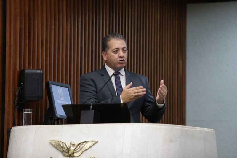 Deputado Cobra Repórter (PSD) cobra ação do TCE-PR para empresas que não cumprem prazos em contratos