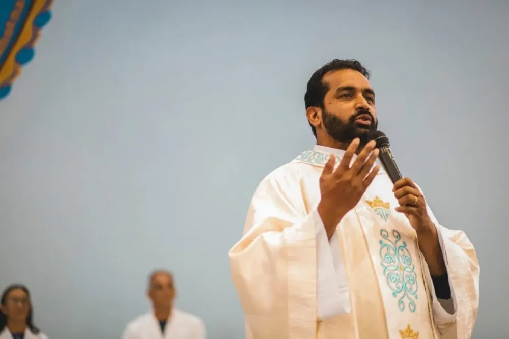 Padre é denunciado por abuso sexual de jovem em igreja de Paraná