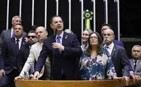 PL de Bolsonaro abandona trégua e pressiona Câmara por anistia a condenados do 8 de Janeiro