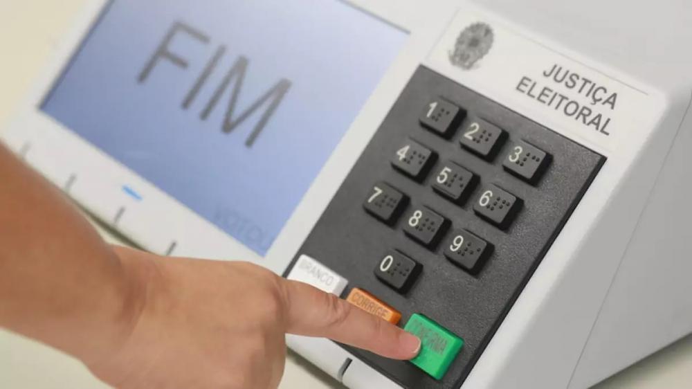 Vereadores tem diplomas revogados por fraudes de cotas no TSE