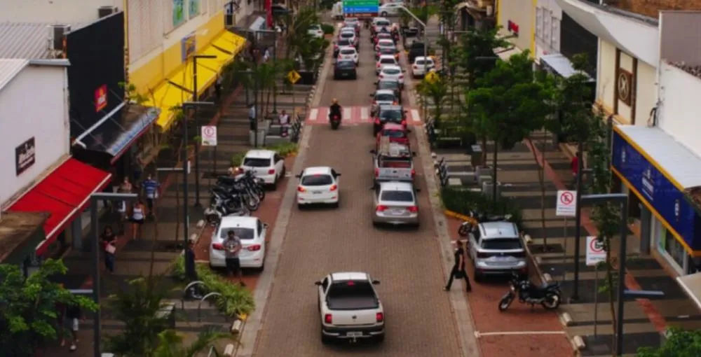 Finados altera rotina em Campo Grande; transporte, comércio e serviços têm horários especiais