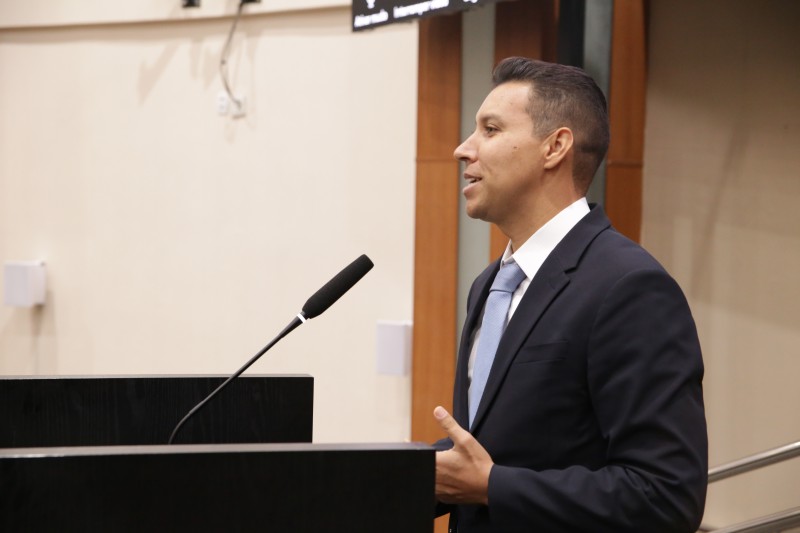 Alex Sandro assume vaga de Valmir Moretto