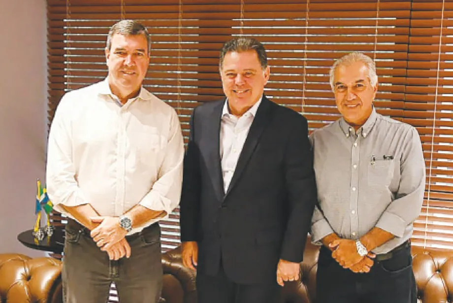 Perillo recebe apoio de Riedel e Azambuja para reforçar PSDB nas eleições de 2026