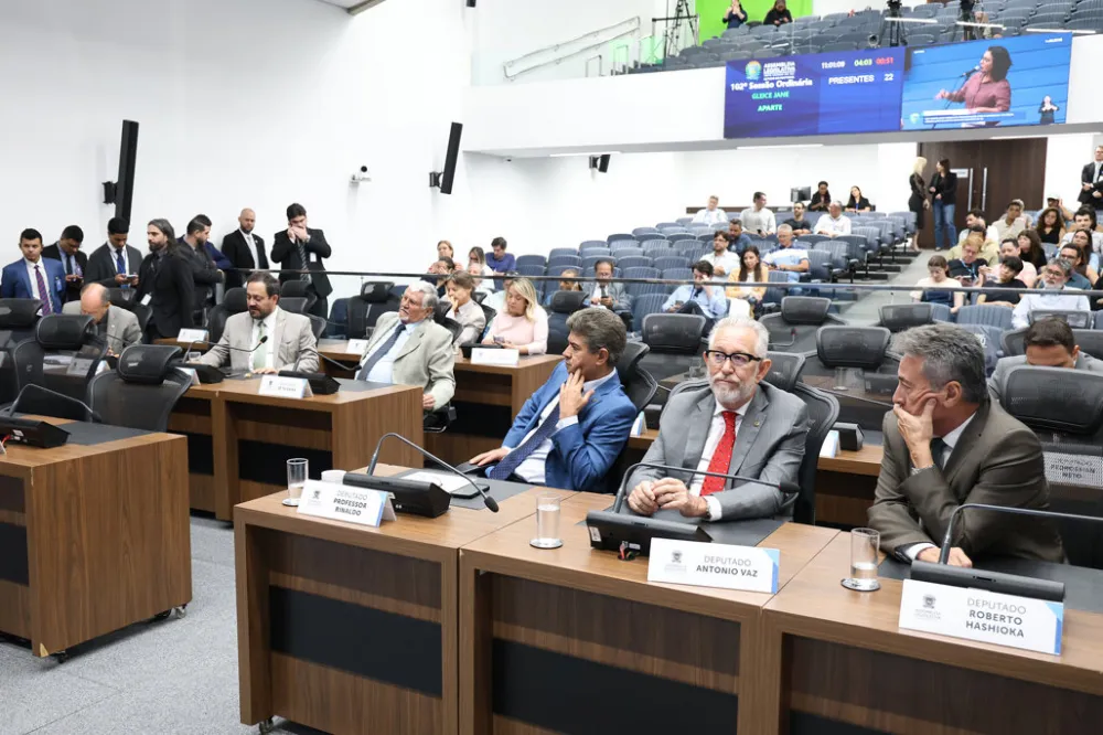 Deputados iniciam corrida por coligações e cargos em 2026: bastidores pegam fogo na Assembleia