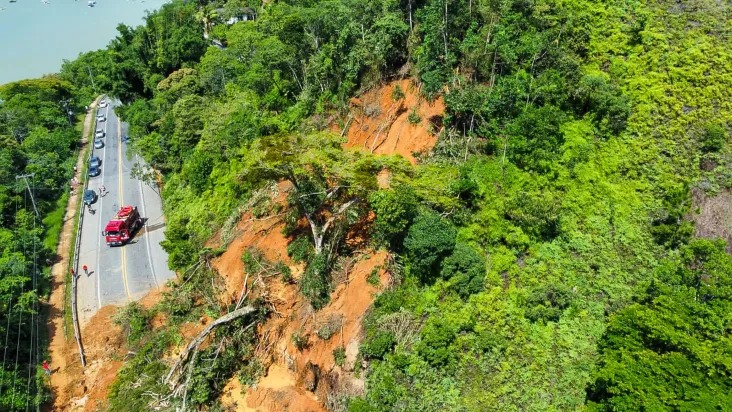 Tempestade no litoral paulista deixa 36 mortos