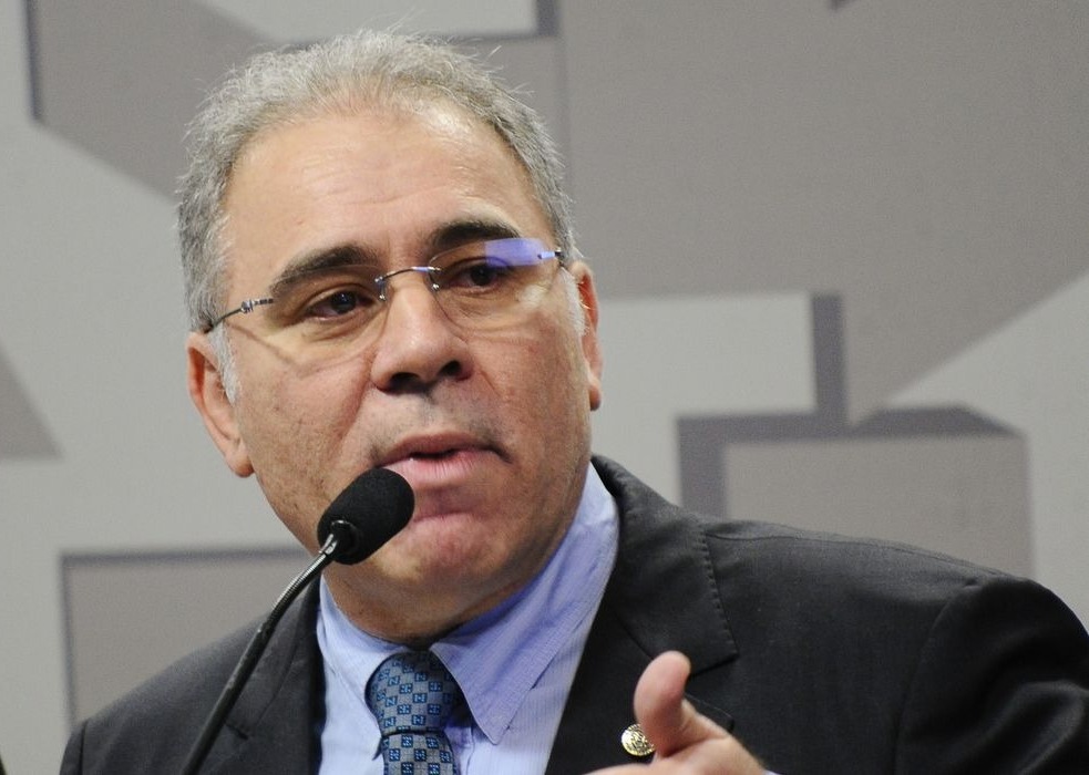 Ex-ministro da Saúde afirma que Bolsonaro não tomou vacina e pode ser hacker