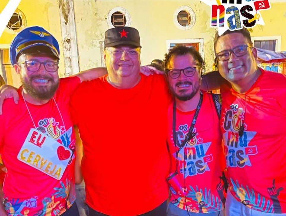 Flávio Dino pula carnaval vestido de guerrilheiro cubano