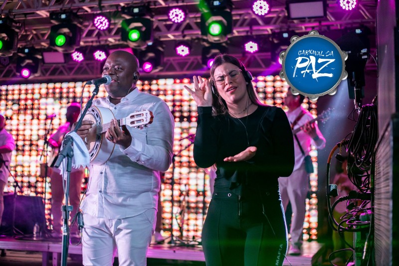 Interpretação em Libras é destaque em shows do Carnaval