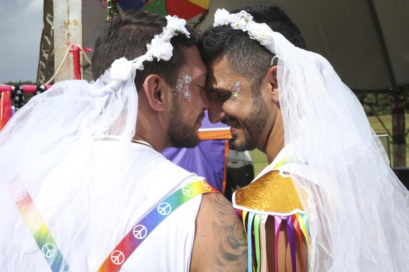 Foliões elogiam espaços cercados no carnaval de Brasília