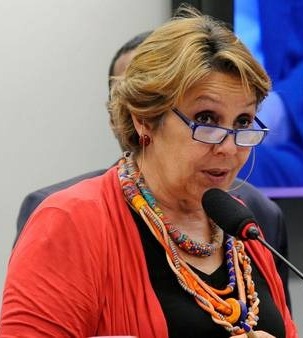 Petista quer linguagem inclusiva obrigatória em documentos