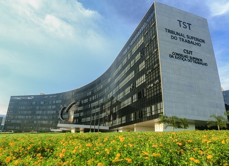 TST compra cadeiras de R$ 6 mil para conforto da Corte