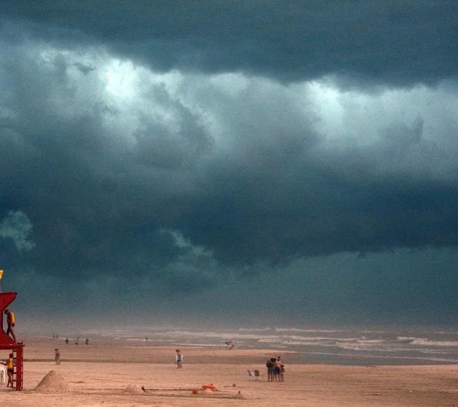 Chuva intensa volta a atingir Bertioga, São Sebastião e Ubatuba