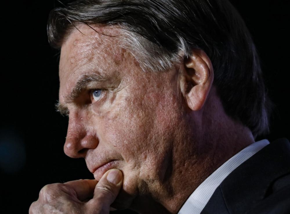 Bolsonaro acredita em traição de Zambelli após “acordo” com Moraes