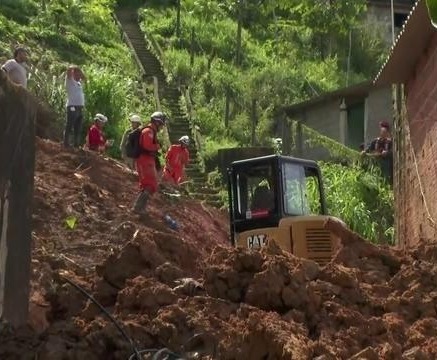 Sobe para 49 o número de mortos no litoral norte de São Paulo