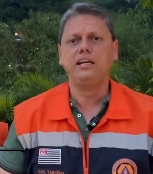 Tarcísio vai acomodar desabrigados pelas chuvas em hotéis