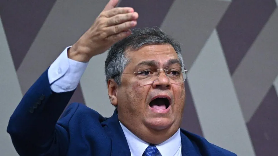 Flávio Dino suspende quebra de sigilo de Lulinha e reacende debate sobre ativismo judicial e limites do STF