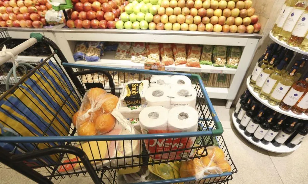 Alta dos alimentos sufoca famílias em Campo Grande e transforma ida ao mercado em desespero diário