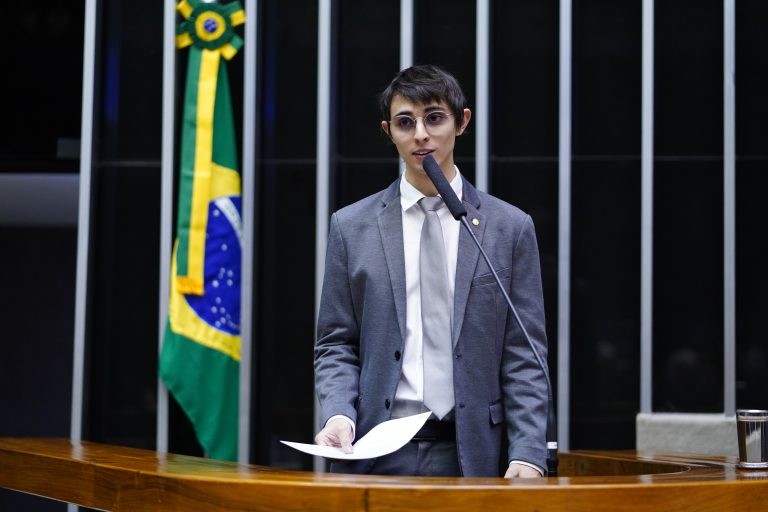 Projeto inclui educação política e financeira nos currículos da educação básica